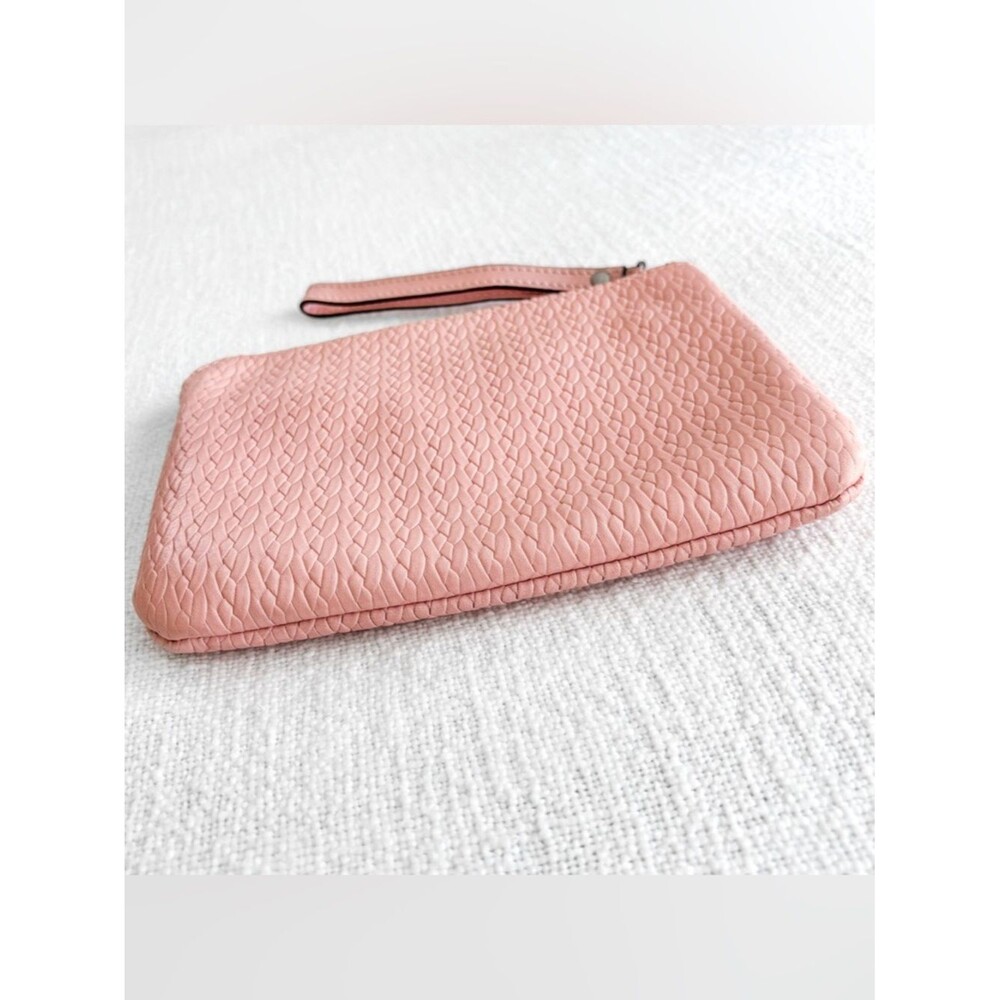 Patricia Nash woven leather wristlet. - Picture 4 of 16